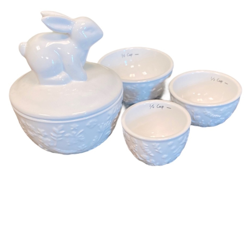 Celebrate IT Bunny lid stackable  Measuring cups